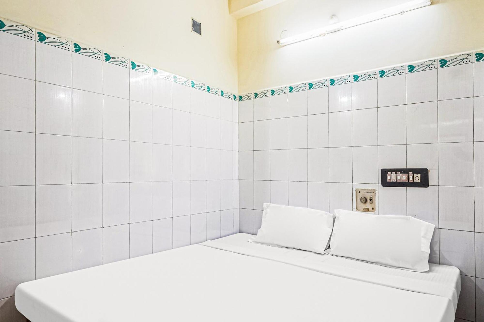 Hotel Spot On Venkata Sai Residency Tirupati Esterno foto