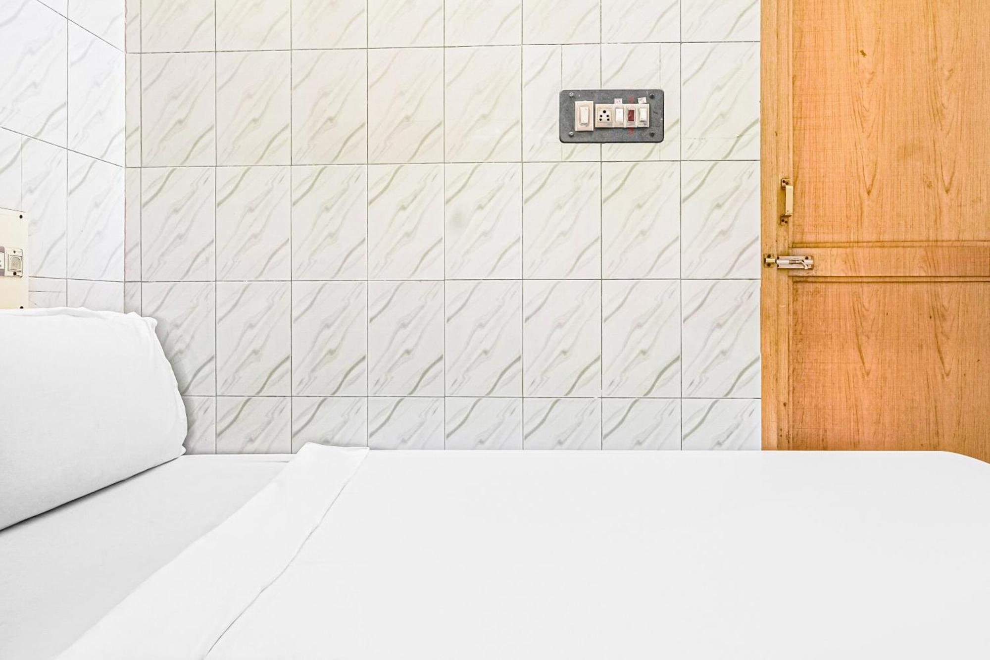Hotel Spot On Venkata Sai Residency Tirupati Esterno foto