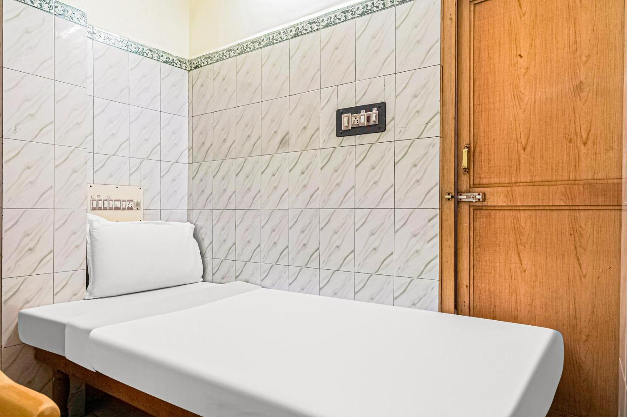 Hotel Spot On Venkata Sai Residency Tirupati Esterno foto