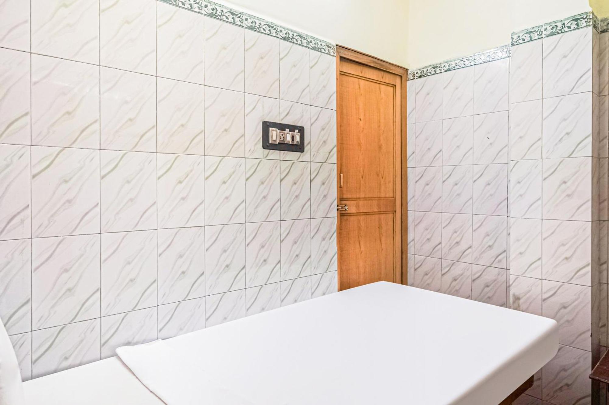 Hotel Spot On Venkata Sai Residency Tirupati Esterno foto